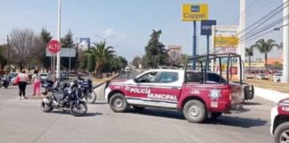Abandonan cadáver desmembrado dentro de camioneta en Texmelucan