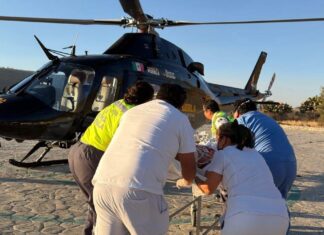 Trasladan vía aérea a hombre con heridas graves de Tecamachalco a Puebla