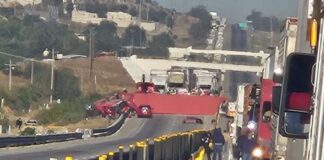 Volcadura de tractocamión paraliza la autopista Puebla-Orizaba