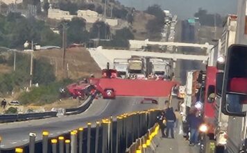 Volcadura de tractocamión paraliza la autopista Puebla-Orizaba