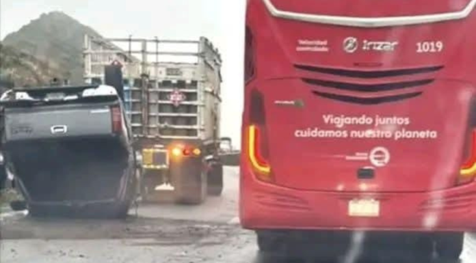 Tres accidentes en la Puebla-Orizaba dejan daños materiales