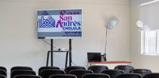 Lupita Cuautle entrega aula en telesecundaria de Acatepec