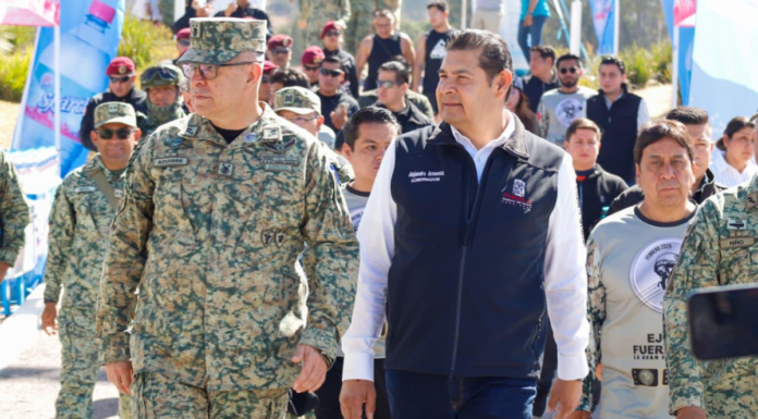 Puebla celebra al Ejército con carrera y exhibición militar