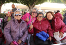 Entregan chamarras y cobijas a adultos mayores en San Pedro Cholula