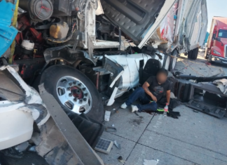 Choque entre tractocamiones y camioneta colapsa la Puebla–Orizaba