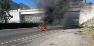 Quema de llantas provoca cierre parcial en la Puebla-Orizaba