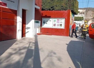 Evacúan CBTIS 229 en Tehuacán por derrame de químico peligroso