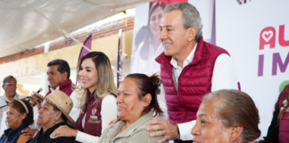 Pepe Chedraui entrega despensas en la colonia Guadalupe Hidalgo