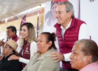 Pepe Chedraui entrega despensas en la colonia Guadalupe Hidalgo