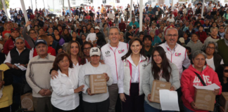 Pepe Chedraui y MariElise Budib entregan despensas en La Margarita