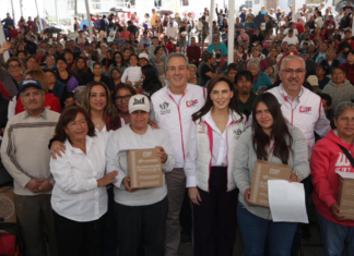 Pepe Chedraui y MariElise Budib entregan despensas en La Margarita