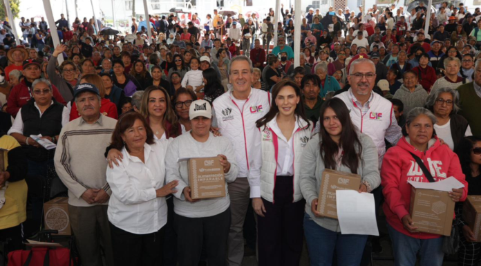Pepe Chedraui y MariElise Budib entregan despensas en La Margarita