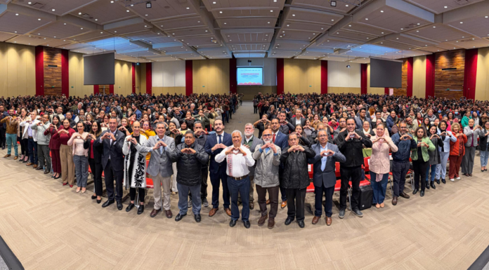 Capacitan a mil 200 docentes en encuentro estatal de la SEP Puebla