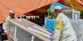 Entrega enseres a afectados por tormenta Jerry en La Ceiba