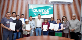 Texmelucan e INSU entregan escrituras a seis familias