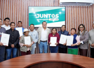 Texmelucan e INSU entregan escrituras a seis familias