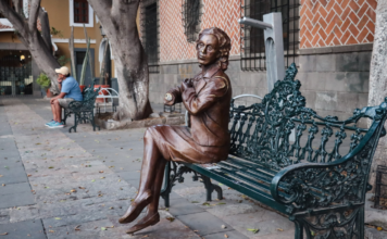 Evalúan reposición con talavera en esculturas del Centro Histórico