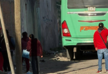 Transporte público arrolla y arrastra a hombre en Texmelucan