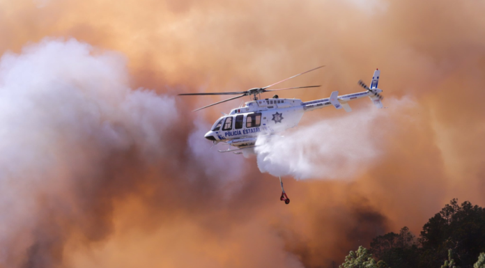 Evacúan hospital en Vicente Guerrero debido a incendio forestal