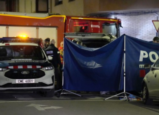 Mueren cinco jóvenes tras incendio en edificio de Barcelona