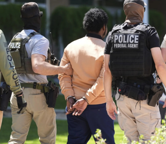 Gobierno de Trump detuvo a 379 mil migrantes en 12 meses