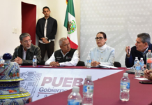 Gobierno de Puebla mantiene diálogo con normalistas de Teteles