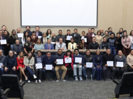 Reconocen a 49 trabajadores del Congreso por desempeño destacado