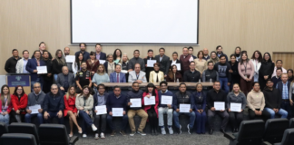 Reconocen a 49 trabajadores del Congreso por desempeño destacado