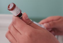 ¿Quiénes no deben recibir la vacuna contra el sarampión?