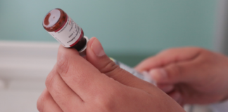 ¿Quiénes no deben recibir la vacuna contra el sarampión?