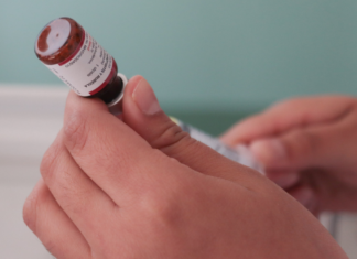 ¿Quiénes no deben recibir la vacuna contra el sarampión?