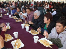 Pepe Chedraui realiza tamaliza con personal del ayuntamiento