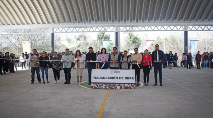 Omar Muñoz entrega techado en escuela superior de Sanctórum