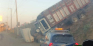Tráiler cae a barranca en la autopista Puebla–Orizaba
