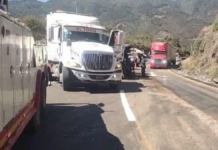 Vuelca tractocamión en la Puebla–Orizaba y provoca tráfico intenso