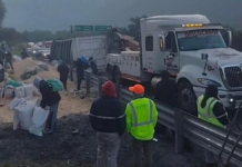 Volcadura de tractocamión en la Puebla-Orizaba provoca cierre parcial