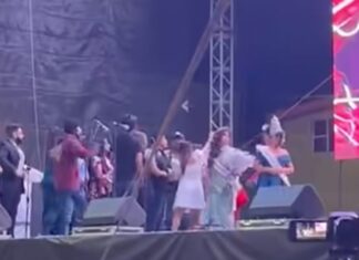 Polémica en Acatlán por certamen de belleza; asistentes denuncian “dedazo”