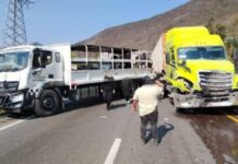 Choque de tráiler y vehículo de GN paraliza la Puebla-Orizaba