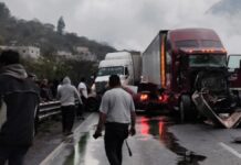 Tráileres y auto colisionan en la Orizaba–Maltrata