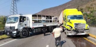 Choque de tráiler y vehículo de GN paraliza la Puebla-Orizaba