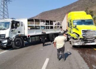 Choque de tráiler y vehículo de GN paraliza la Puebla-Orizaba