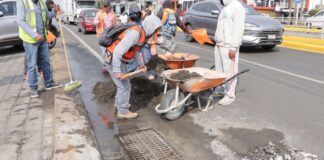 Nivelan 110 coladeras y rejillas en Bulevar Atlixco