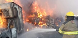 Accidente en Arco Norte deja un tráiler incendiado y cierre total