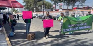 Maestros de telebachillerato protestan en SEP por presuntos adeudos