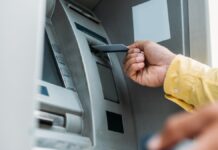 Hieren a dos cuentahabientes y les roban 600 mil pesos en Puebla