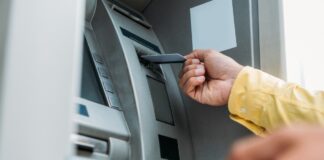 Hieren a dos cuentahabientes y les roban 600 mil pesos en Puebla