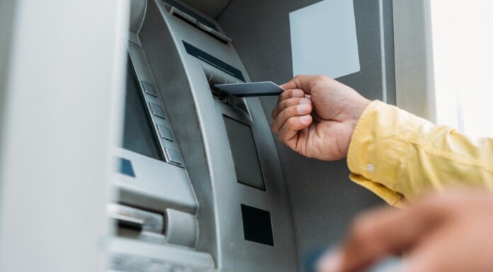 Hieren a dos cuentahabientes y les roban 600 mil pesos en Puebla