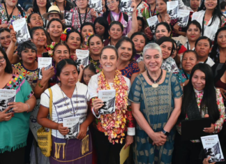 Sheinbaum presenta Cartilla de Derechos de las Mujeres en lenguas indígenas