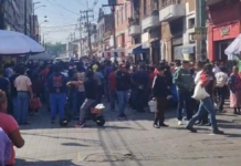 Detención de personas provoca bloqueo en el Centro de Puebla