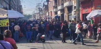 Detención de personas provoca bloqueo en el Centro de Puebla